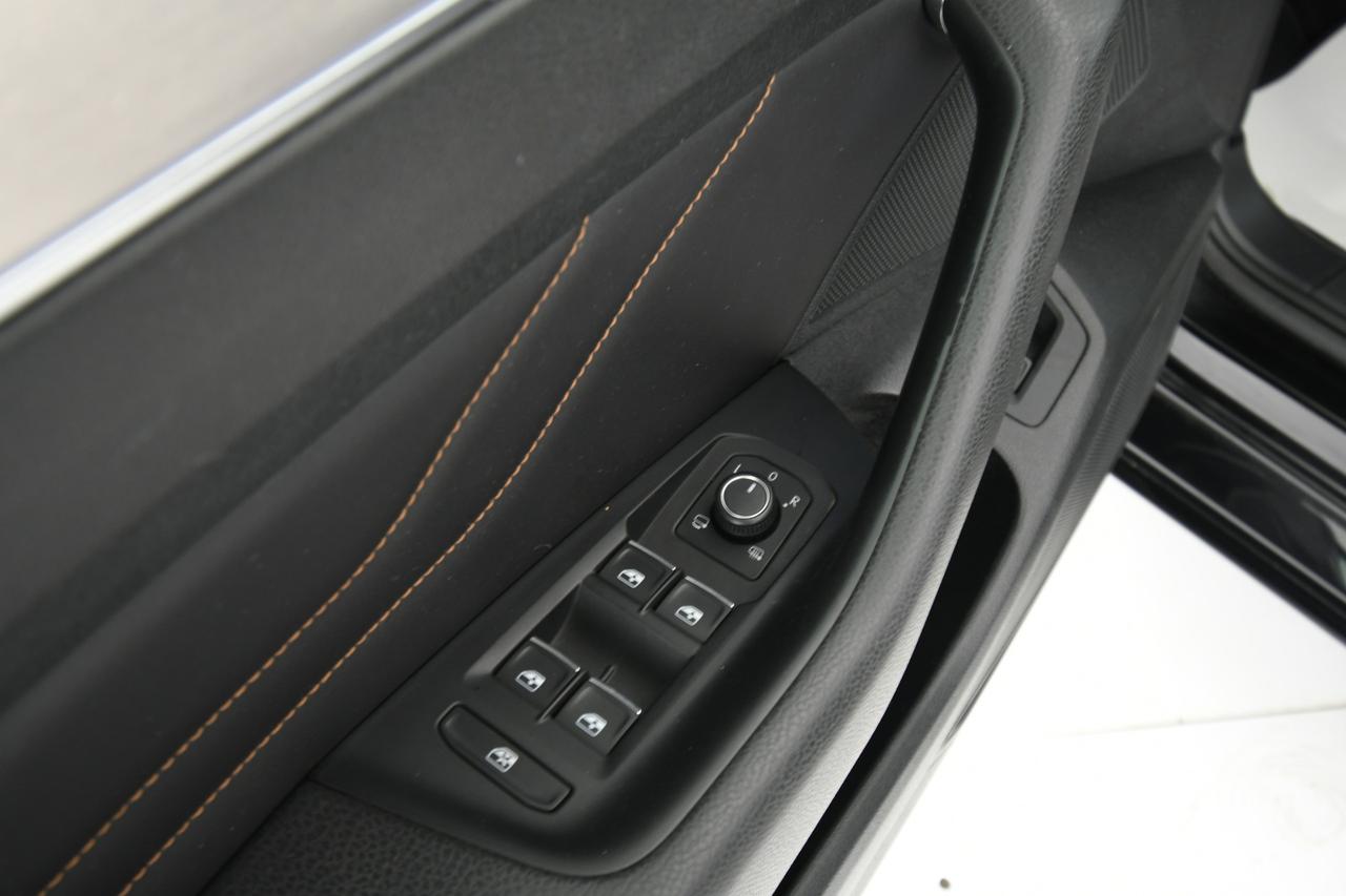 VOLKSWAGEN Passat Variant 2.0 tdi Executive 150cv dsg PELLE+ACC+APP CONNECT