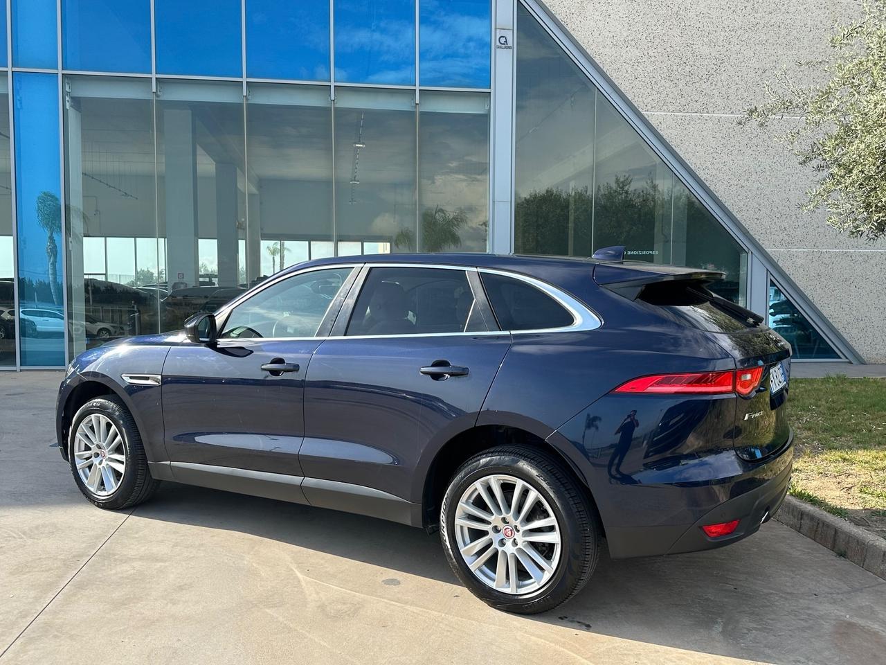 Jaguar F-Pace 2.0d Pure 240cv possibilità noleggio no scoring