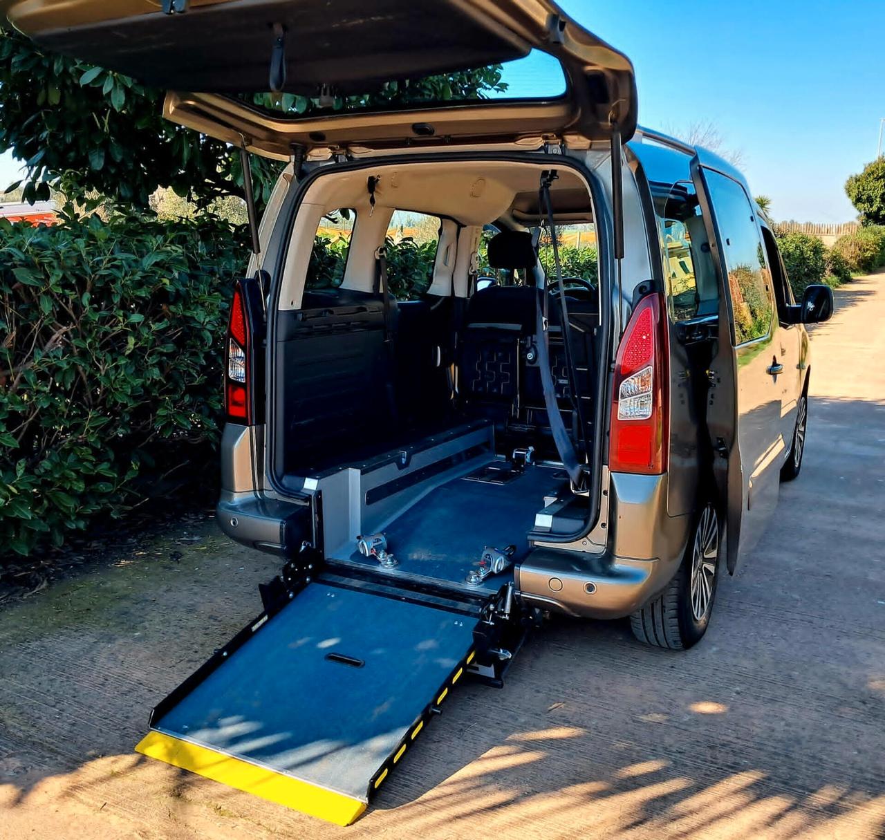 PEUGEOT PARTNER EURO6 TRASPORTO DISABILI PIANALE RIBASSATO