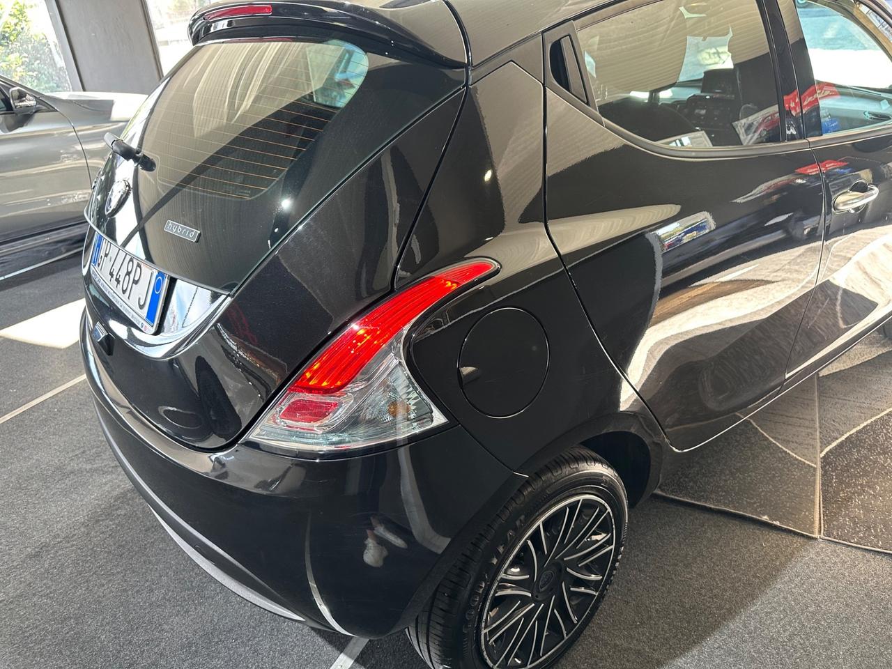 Lancia Ypsilon 1.0 FireFly 5 porte S&S Hybrid Platino