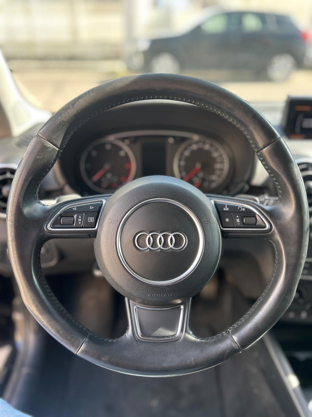 Audi A1 1.4 tdi 90cv S tronic-2015