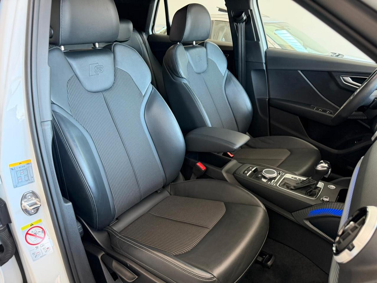 Audi Q2 35 TDI S tronic Identity Black