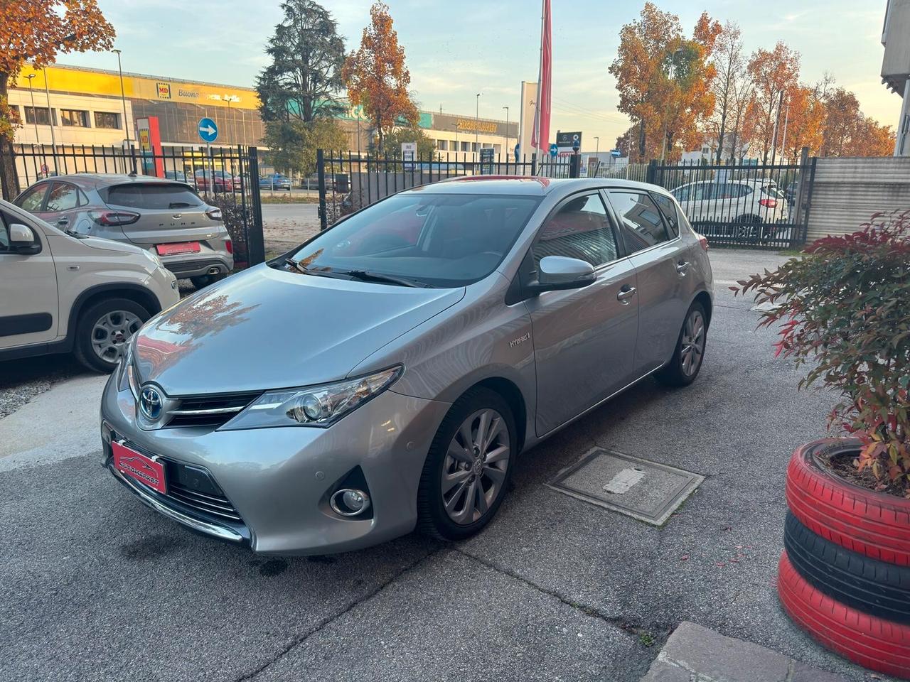 Toyota Auris 1.8 Hybrid Lounge