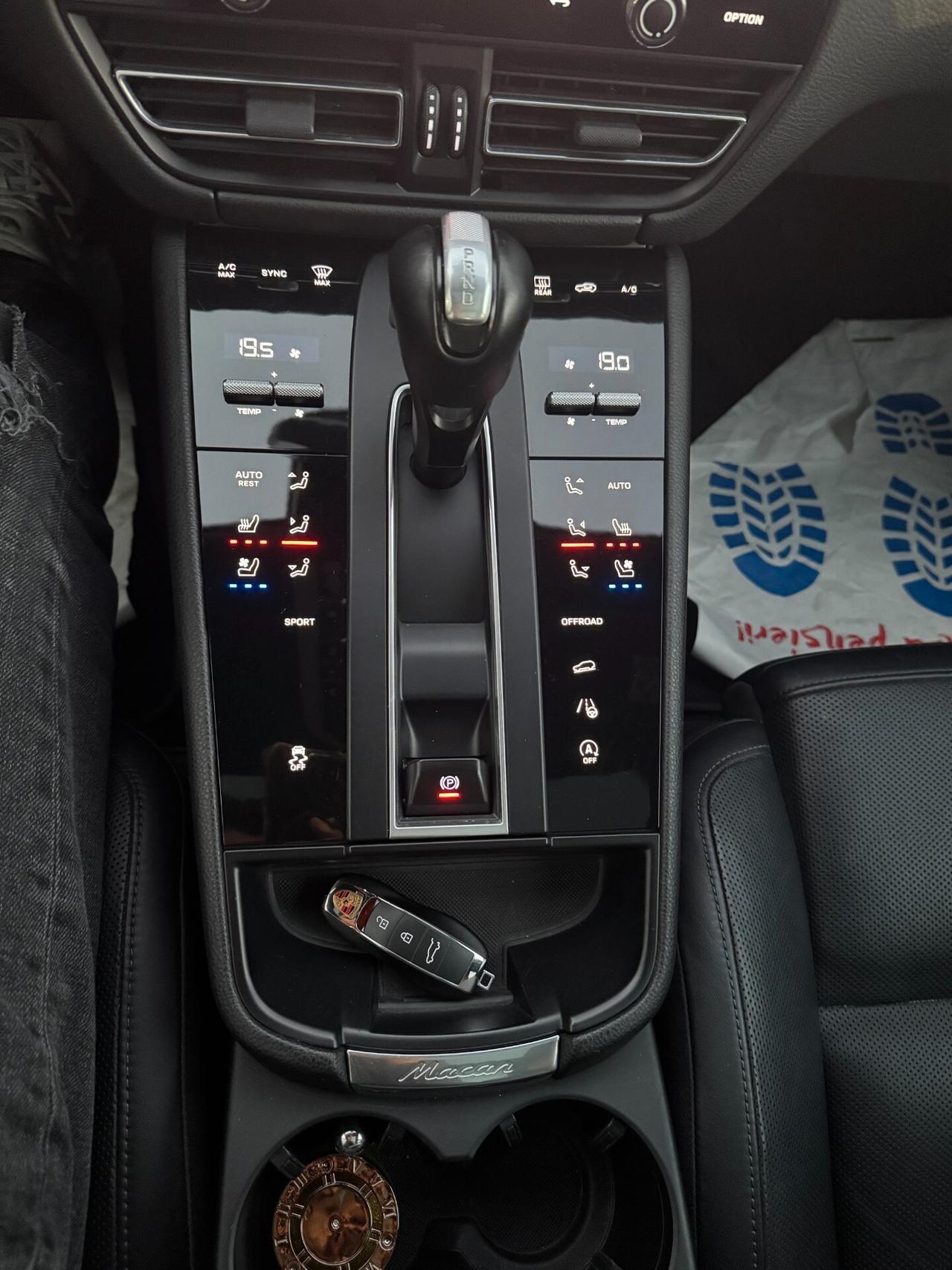 PORSCHE MACAN FULL BLACK ( IVA ESPOSTA )