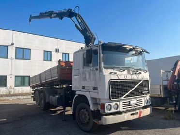 VOLVO FL12 6X2 GRU HAIB 140 E CASSONE RIBALTABILE TRILATERALE