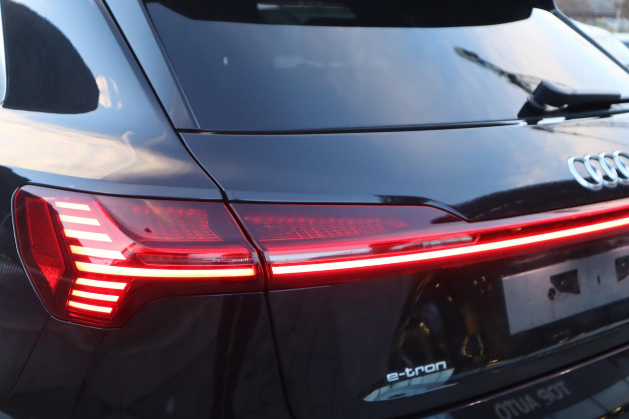 Audi e-tron E TRON 55 QUATTRO S-LINE MATRIX HEAD UP