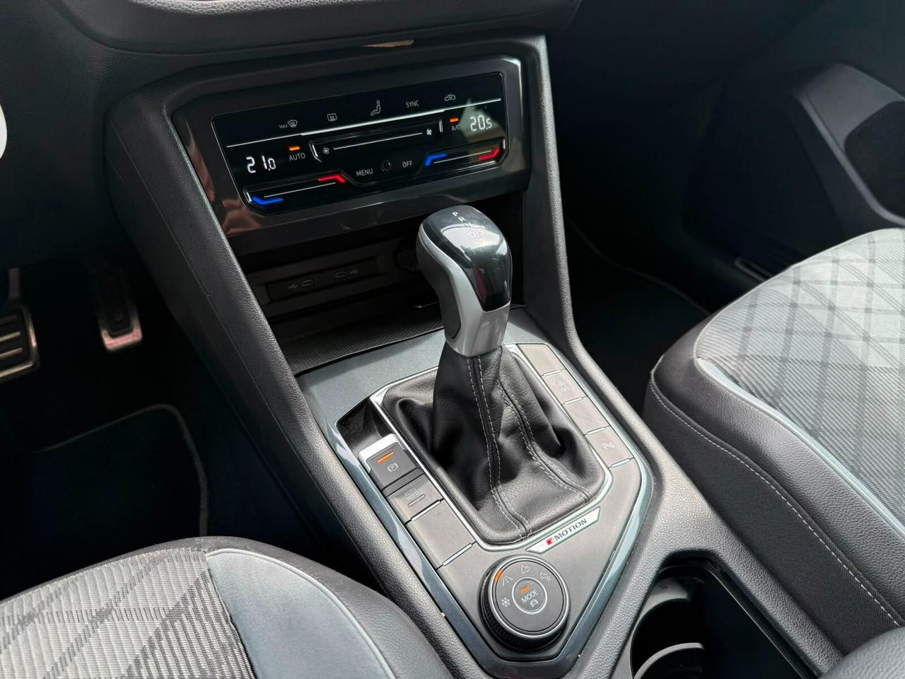 Volkswagen Tiguan 2.0 TDI 150 CV SCR DSG 4MOTION R-Line