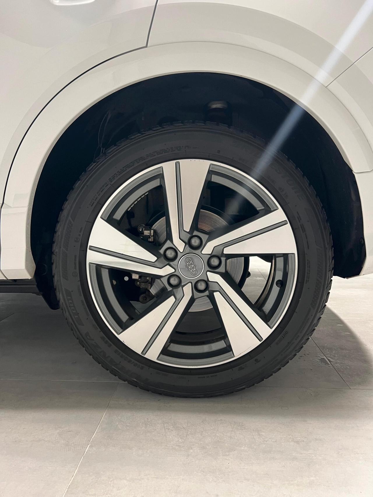 Audi Q2 SQ2 TFSI quattro S tronic sport attitude