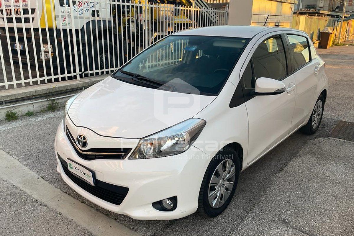 TOYOTA Yaris 1.0 5 porte Lounge