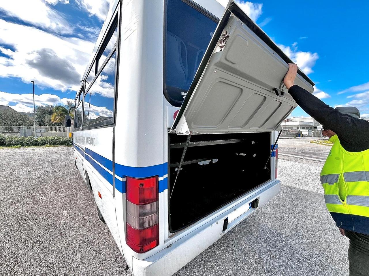 AUTOBUS IVECO DAILY 49E12 UNICO PROPRIETARIO 24 POSTI