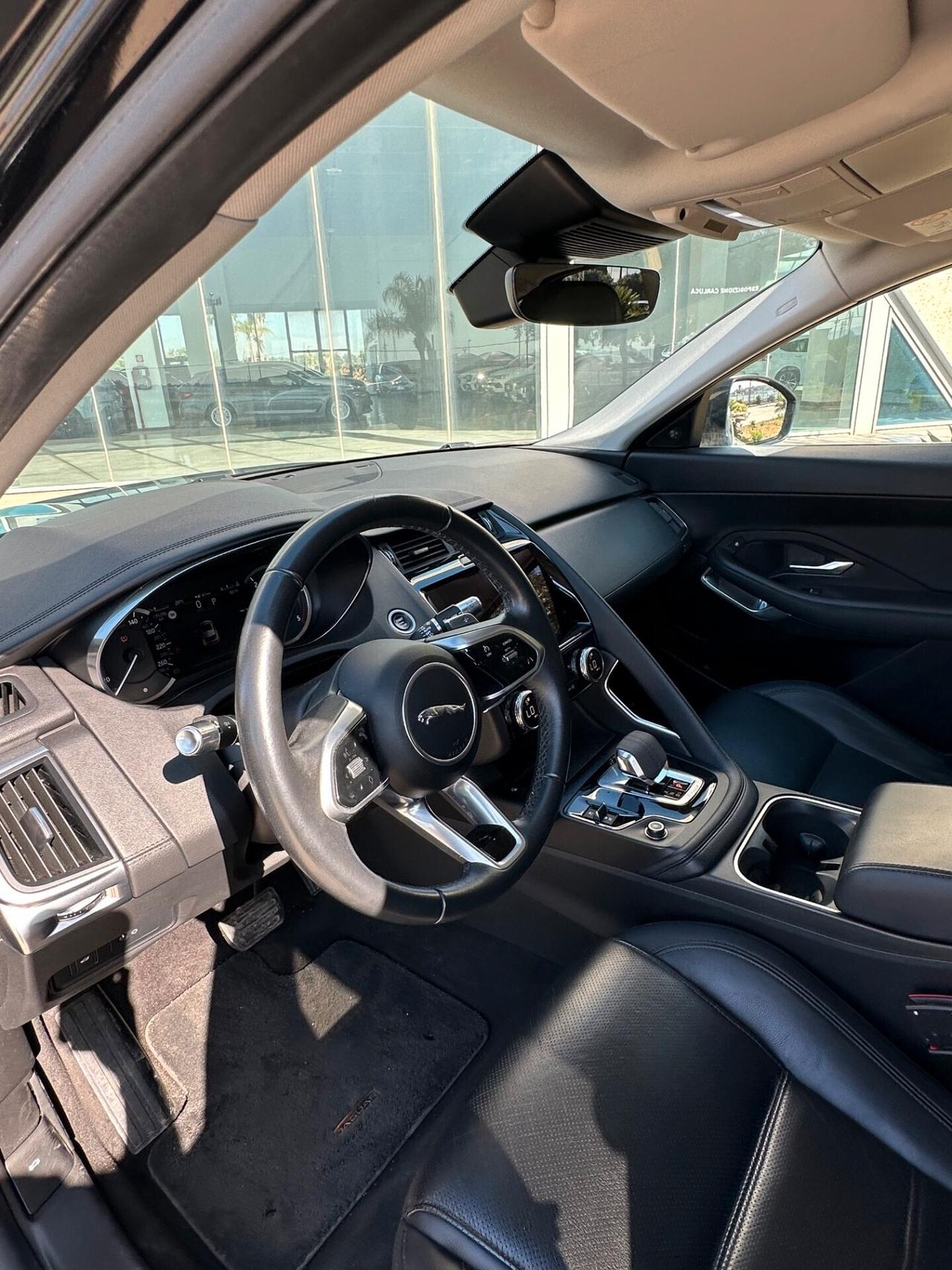 Jaguar E-Pace 2.0d i4 mhev SE AUTOCARRO N1 totalmente detraibile