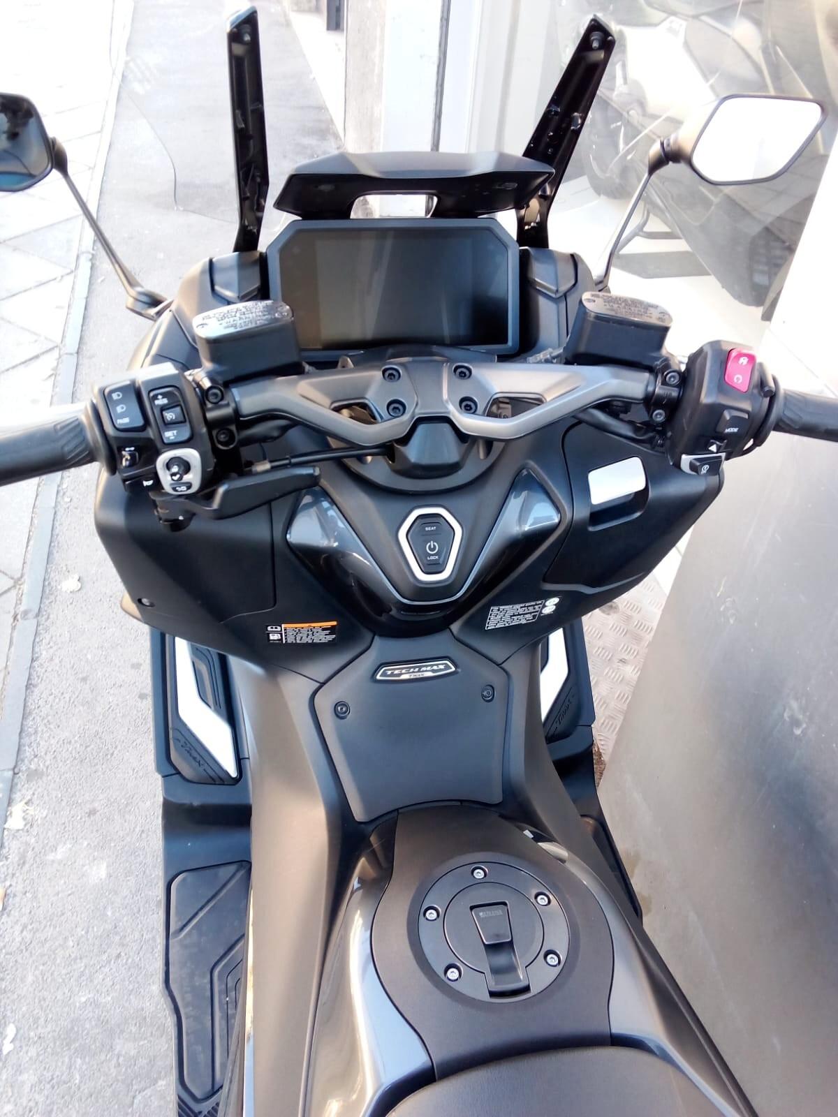 Yamaha TMAX 560 TECH