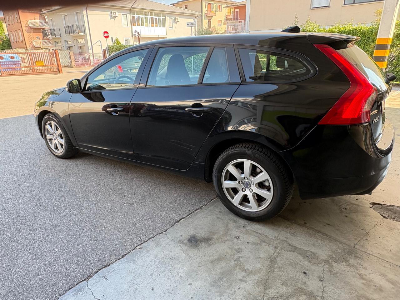 Volvo V60 ..2.0 D3 R momentum anno 2014