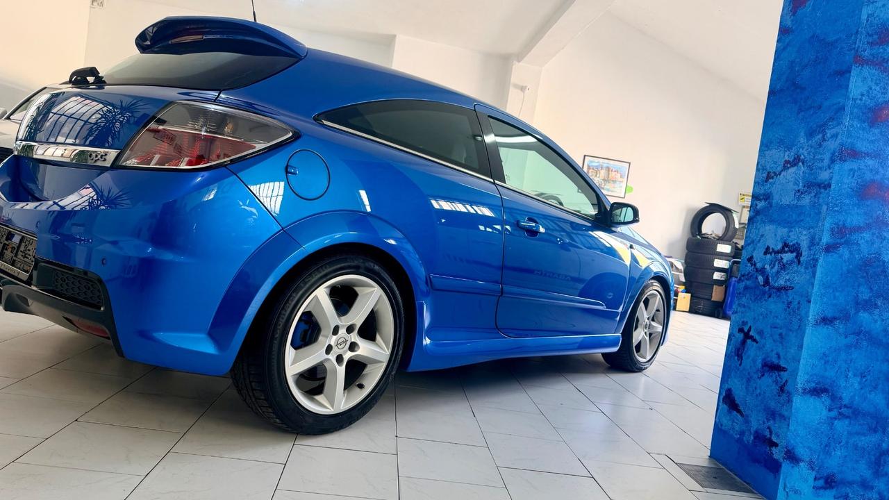 Opel Astra OPC 2.0 T 240CV