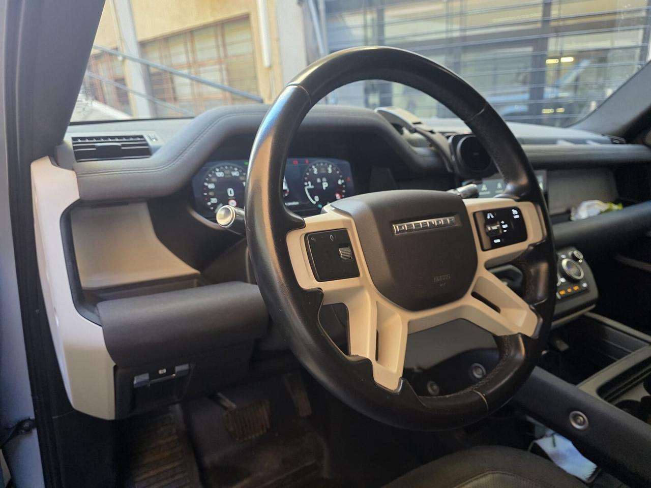 LAND ROVER DEFENDER 7 POSTI - IVA ESPOSTA