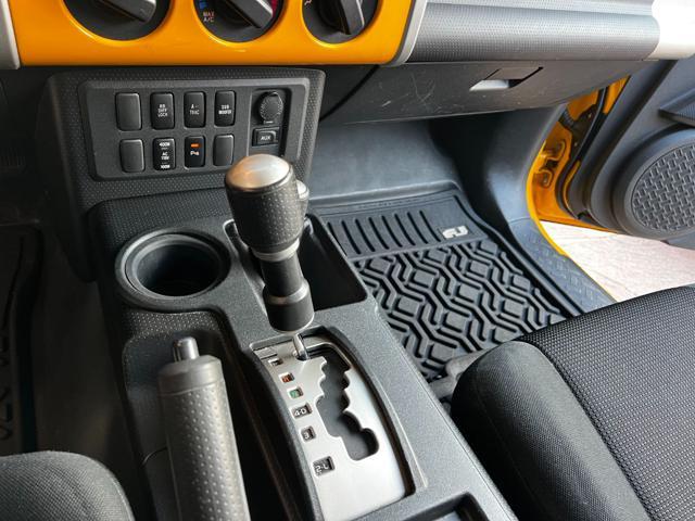 TOYOTA Land Cruiser FJ