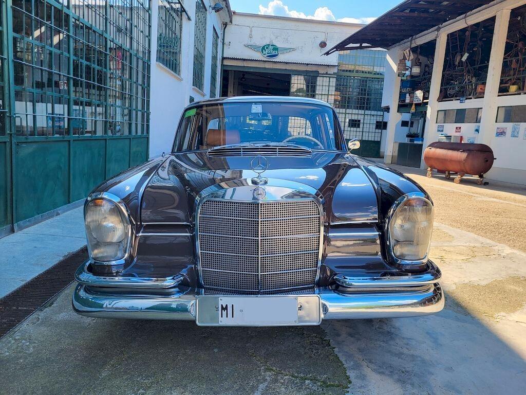 Mercedes-benz 220 Sb W111 "Codine" "Heckflosse " "Fintail" - 1965