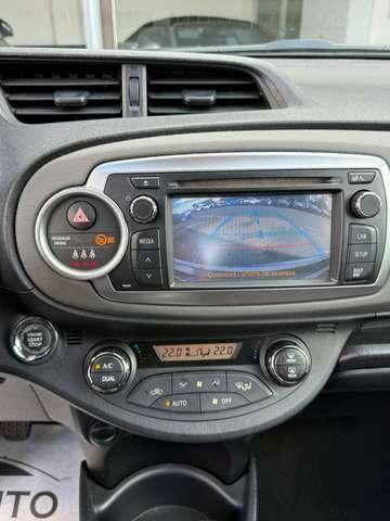 Toyota Yaris NEOPATENTATI 1.4 d-4d Lounge TELECAMERA/UNICOPRPR.