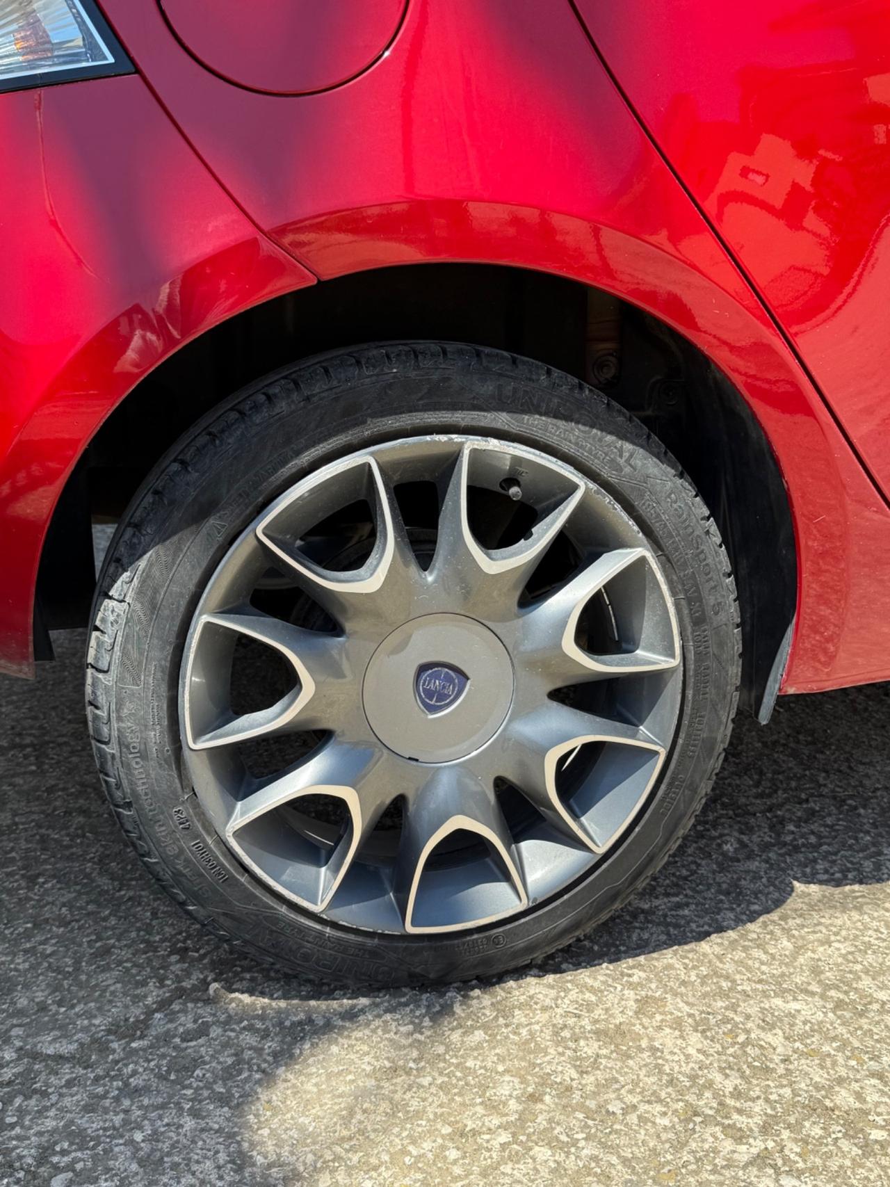 Lancia Ypsilon 1.3 MJT 16V 95 CV 5 porte S&S Silver