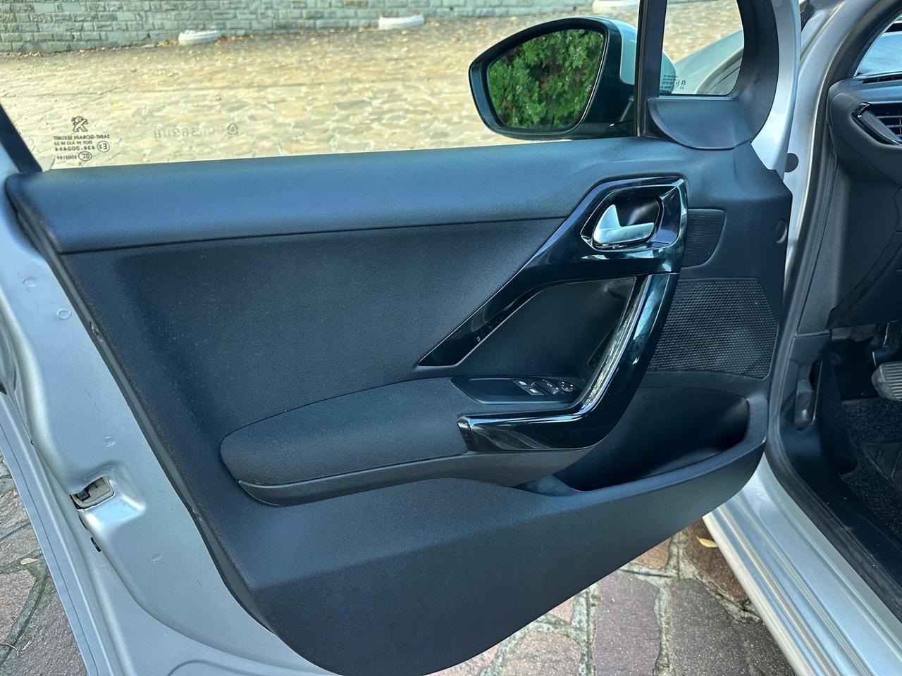 Peugeot 208 BlueHDi 1.4 75 5 porte Allure neopatentati
