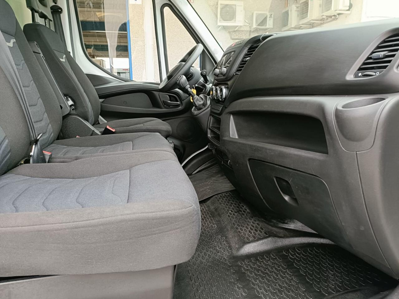 Iveco Daily 35C16 3.0 FURGONE BOX CON SPONDA