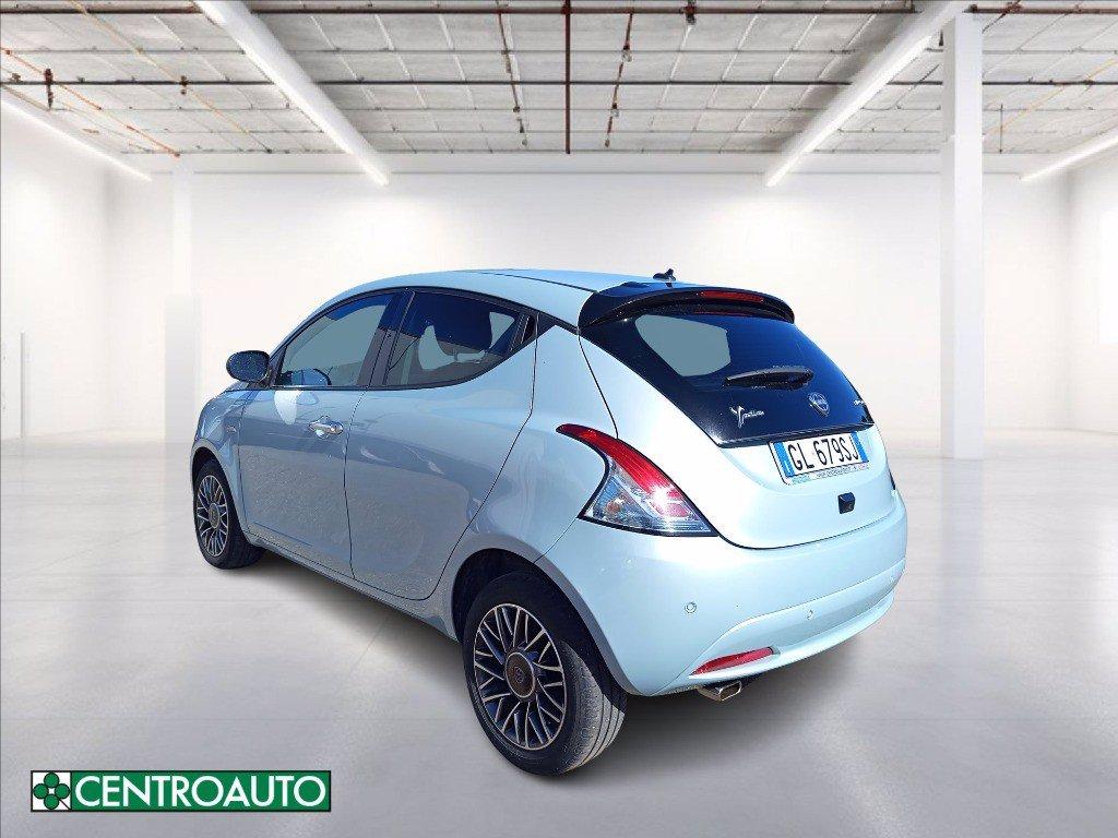 LANCIA Ypsilon 1.0 firefly hybrid Gold Plus s&s 70cv del 2023