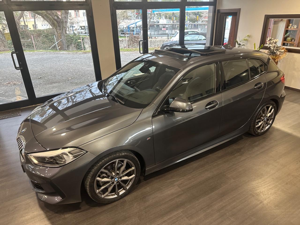 Bmw 118 118d 5p. Msport panorama R.18 head-up display