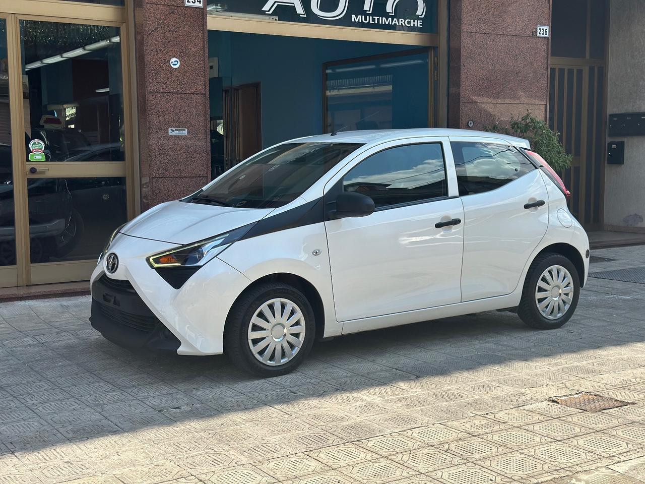 Toyota Aygo Connect 1.0 VVT-i 72 CV 5 porte x-play