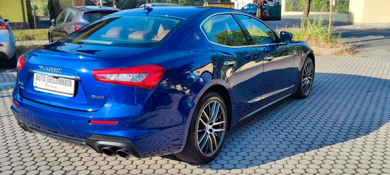 Maserati Ghibli V6 430 CV Q4 Nerissimo Edition