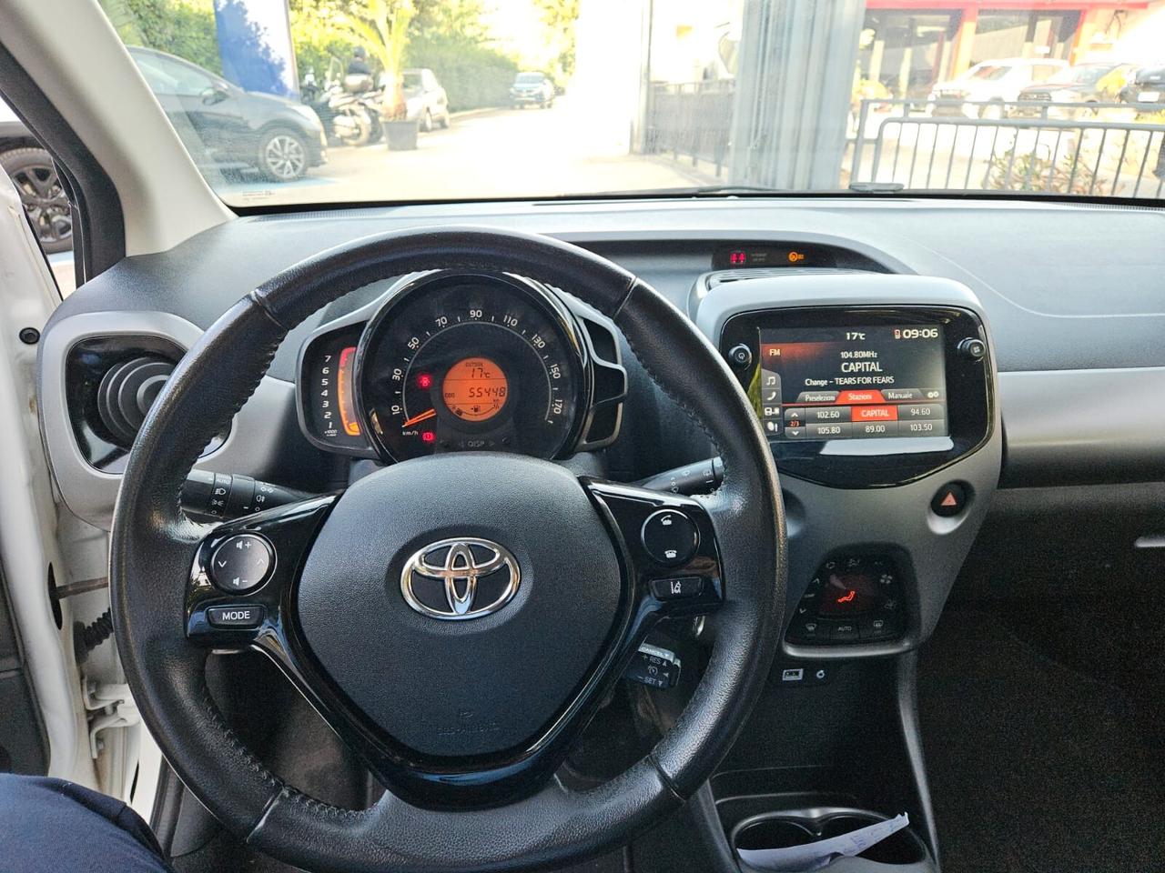 Toyota Aygo Connect 1.0 VVT-i 72 CV 5 porte
