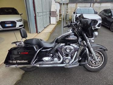 HARLEY-DAVIDSON FLHX Street Glide 1584