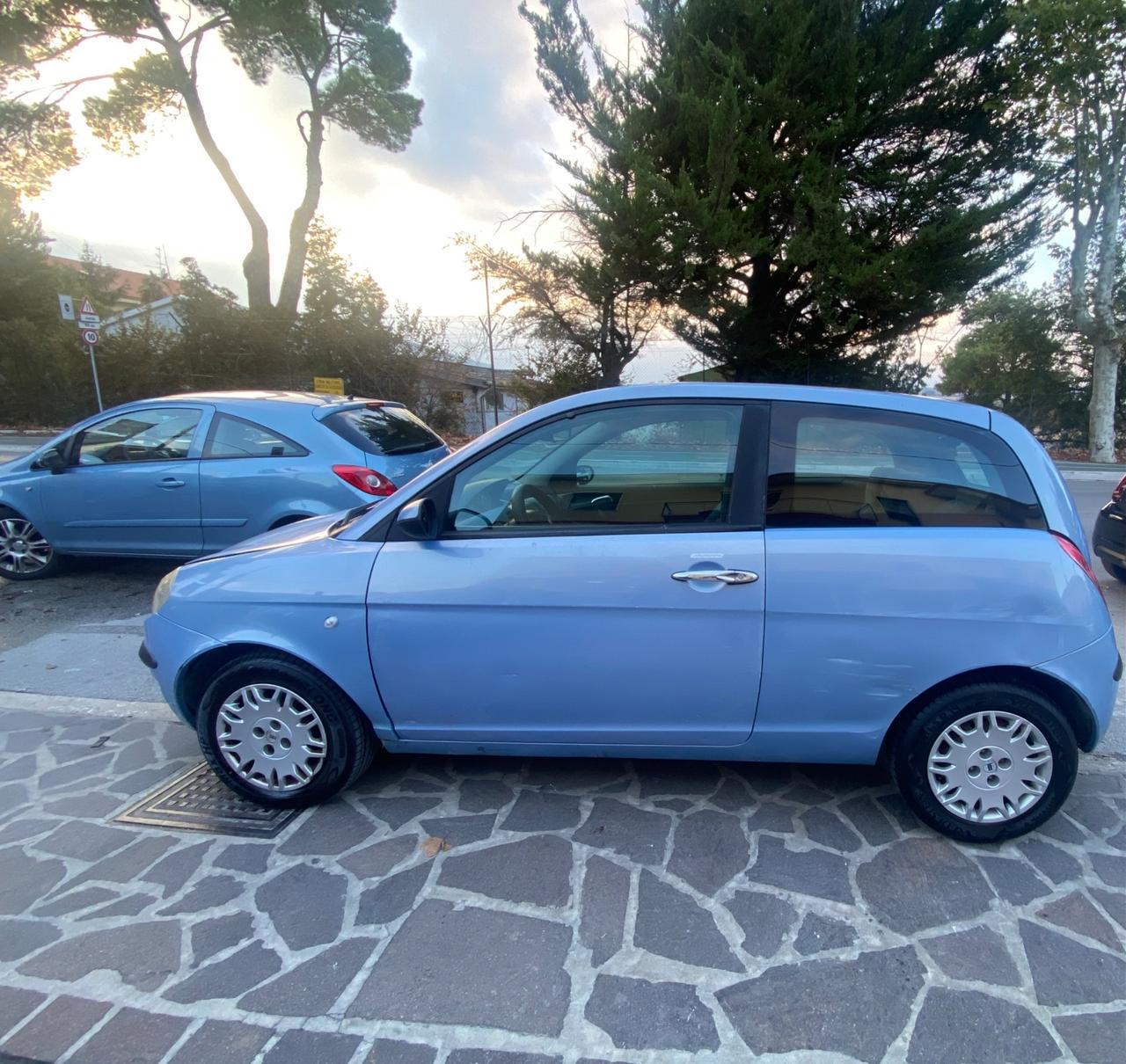 Lancia Ypsilon 1.3 MJT 75 CV Platino