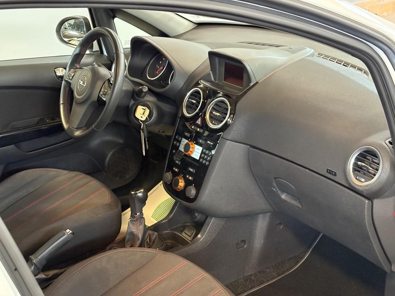 Opel Corsa 1.4 16V 5 porte Sport