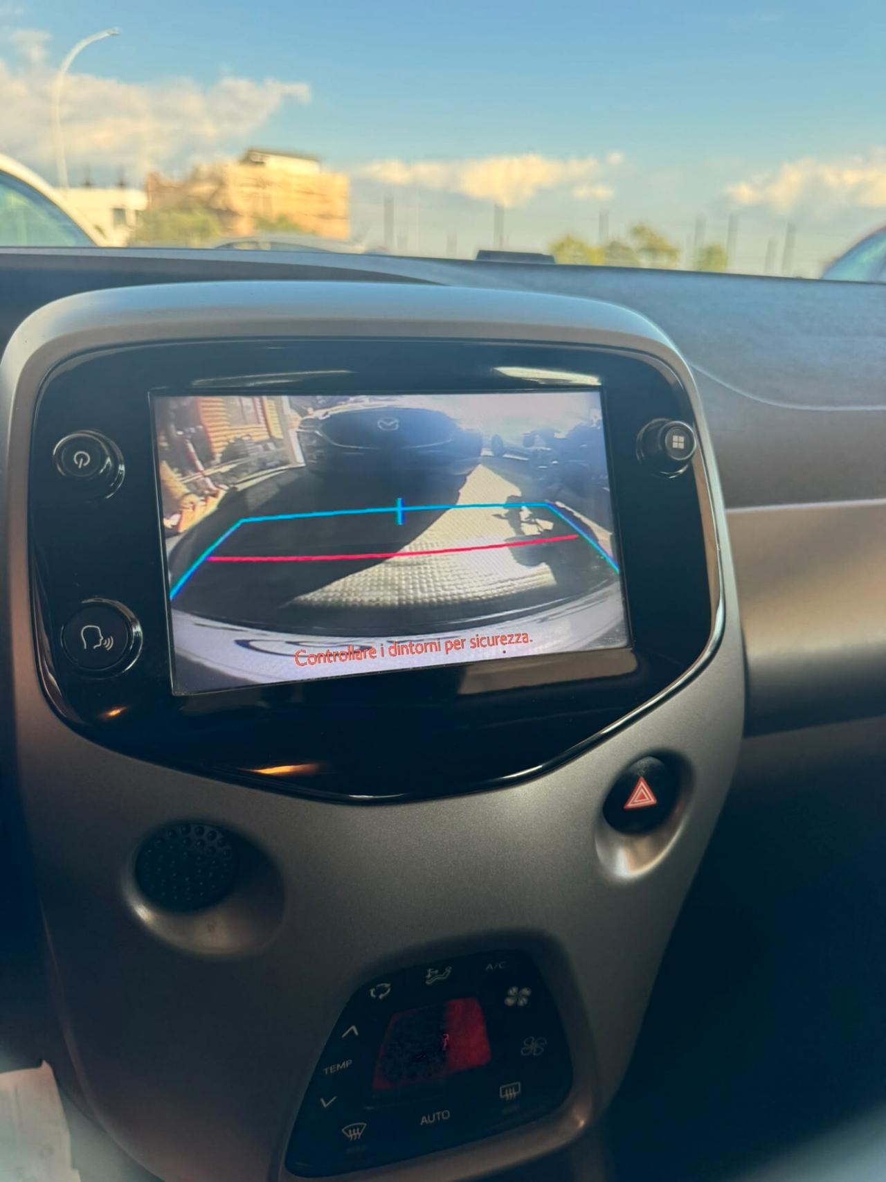 Toyota Aygo Connect 1.0 VVT-i 72 CV 5 porte x-play