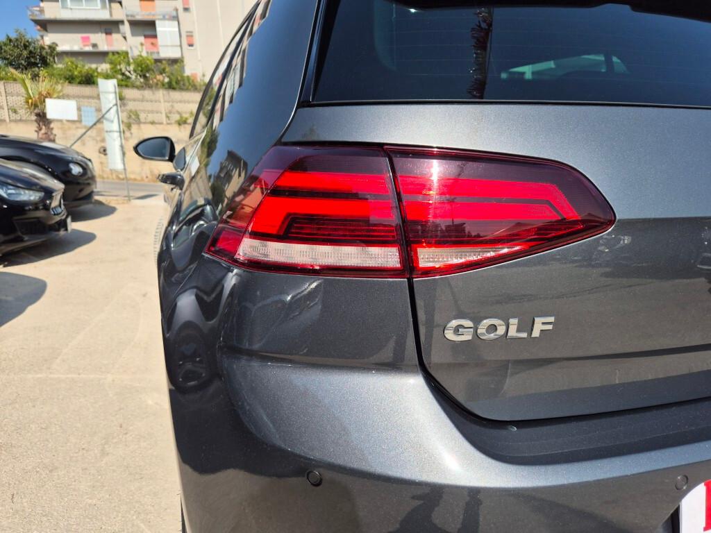 Volkswagen Golf R-LINE 7.5 2.0 TDI DSG 5p