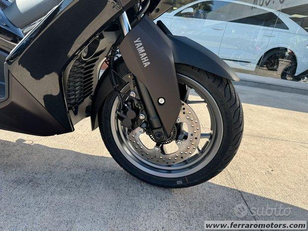 Yamaha X-Max 300 - 2024 a soli 66 euro al mese