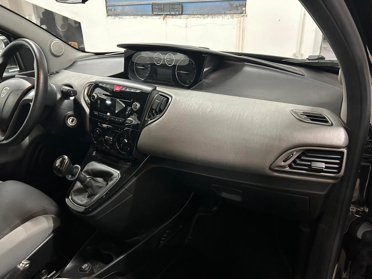 Lancia Ypsilon 1.2 69 CV 5 porte Gold