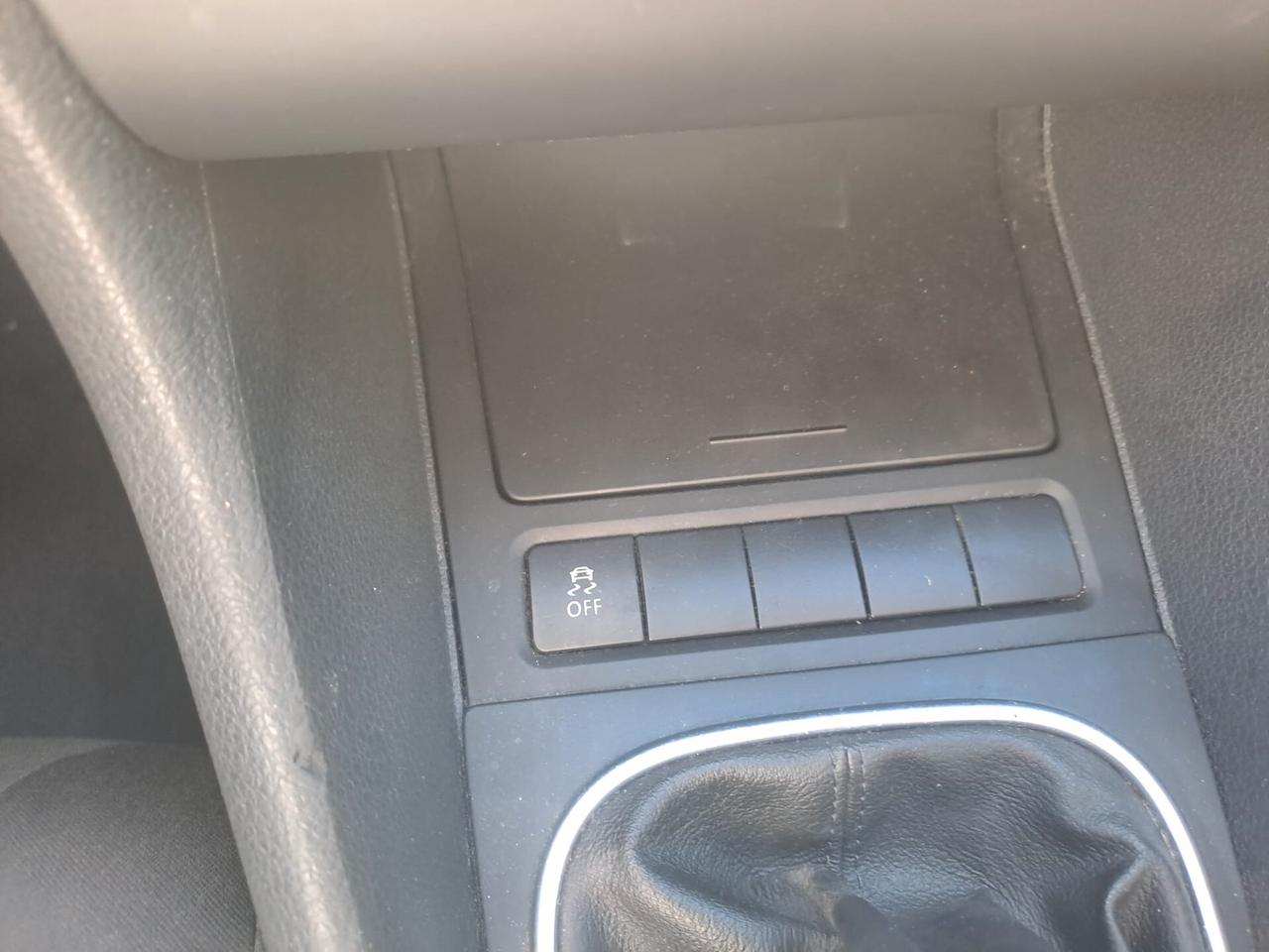 VOLKSWAGEN GOLF VI 1600 TDI