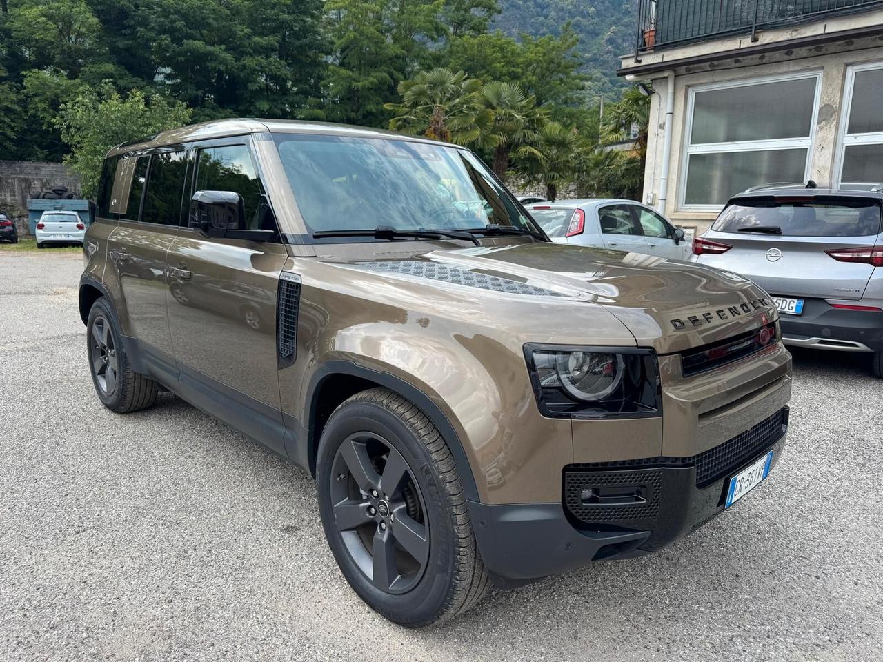 Land Rover Defender 110 3.0D I6 300 CV AWD Auto HSE 7 posti