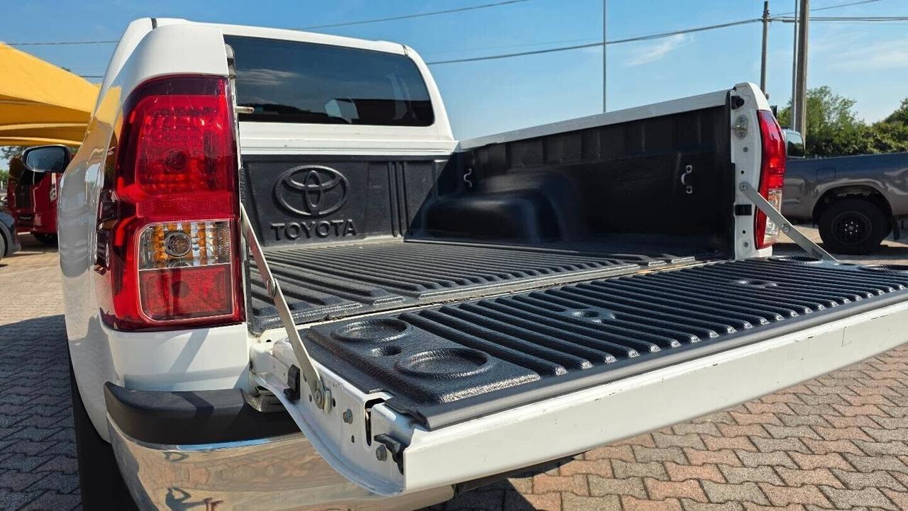 Toyota Hilux 2.4 D-4D Double Cab Lounge MANUALE ITALIANA