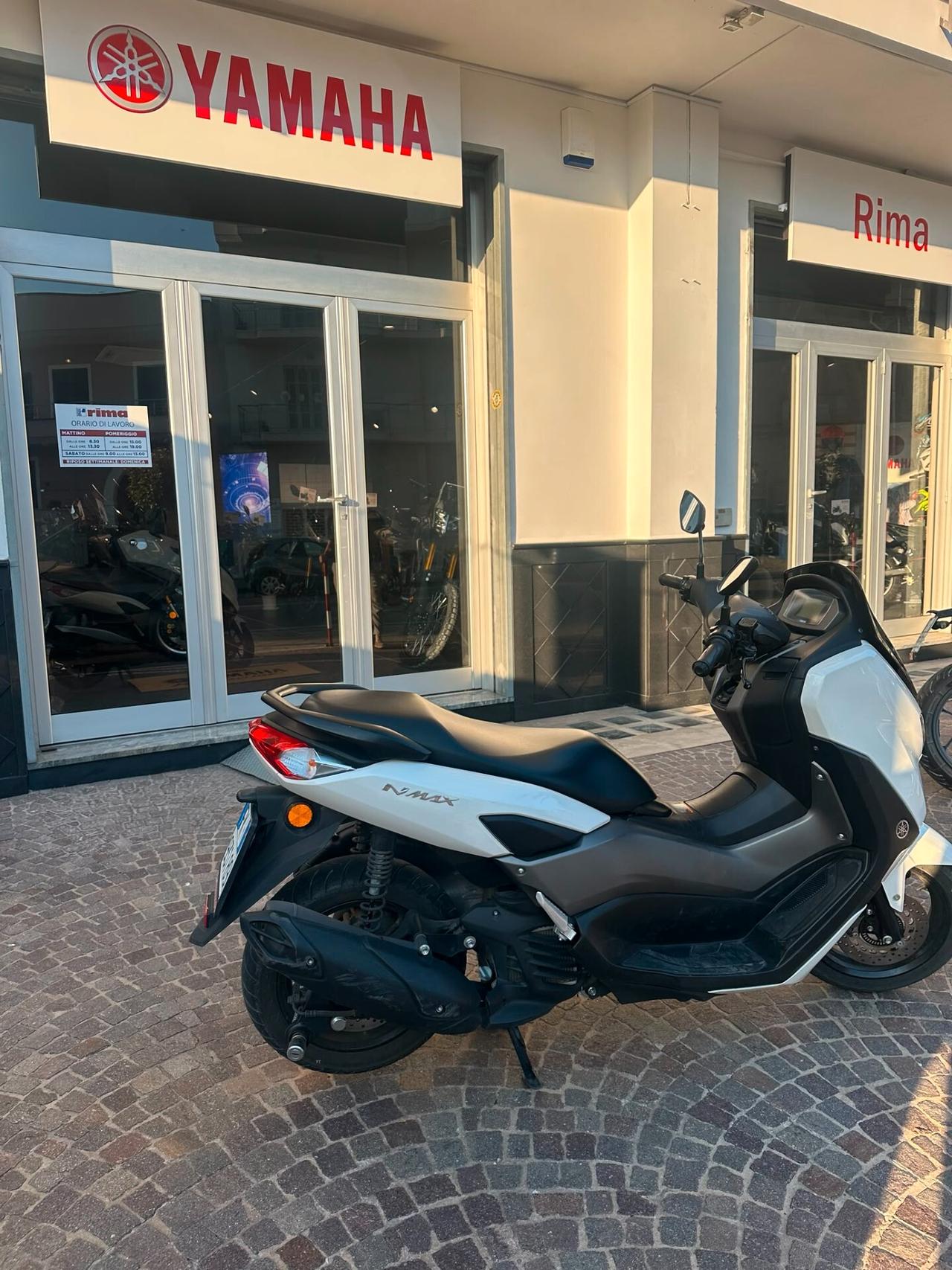 Yamaha NMAX BASE