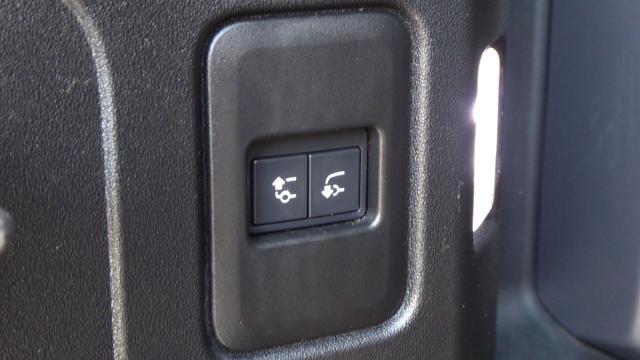 LAND ROVER Defender 110 2.0 SD4 AWD Auto S 7pt