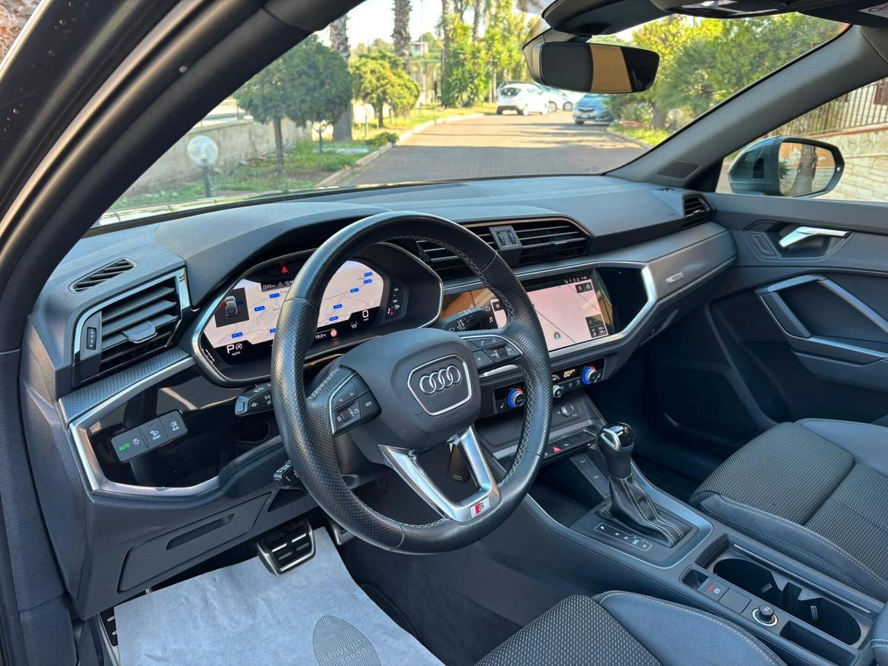 Audi Q3 35 TDI S tronic line edition//