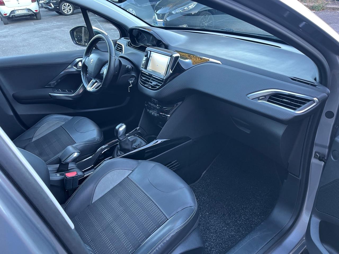 Peugeot 2008 BlueHDi 100 Allure-km192000-