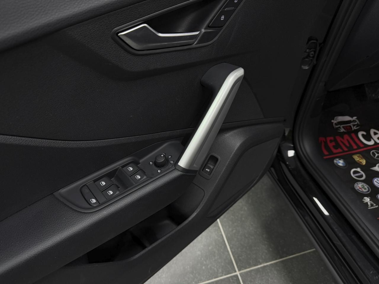 Audi Q2 35 TDI S-LINE S tronic Identity Black