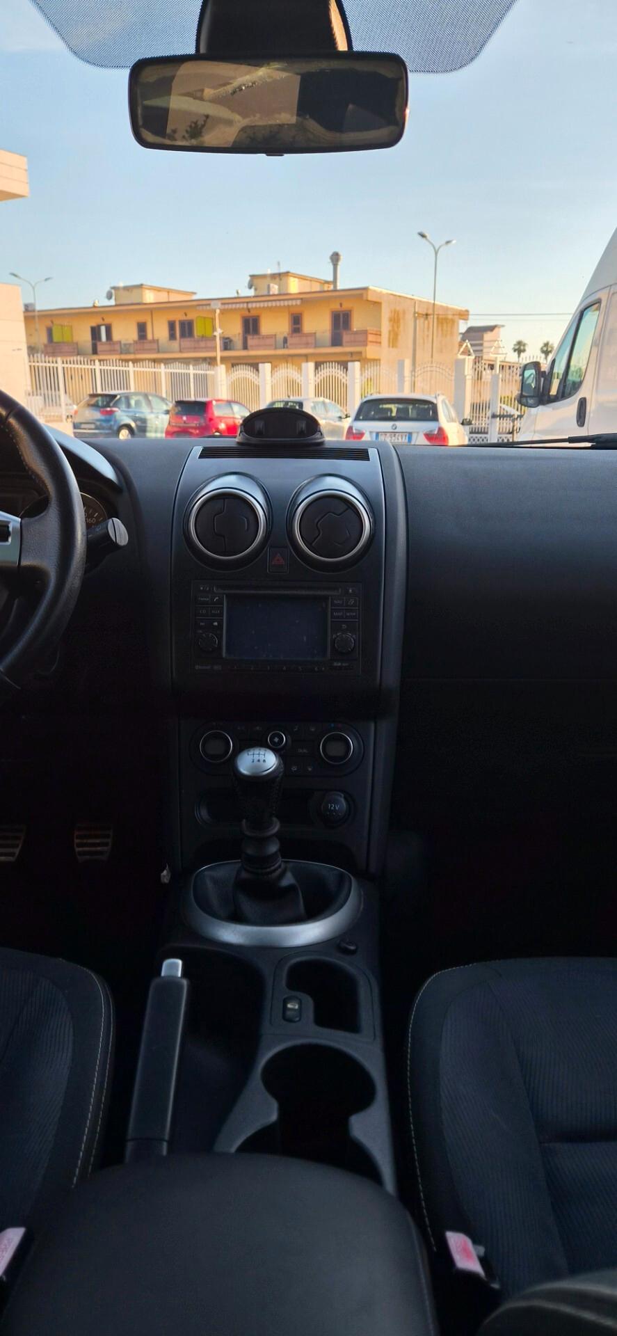 Nissan Qashqai 2.0 dCi DPF n-tec full