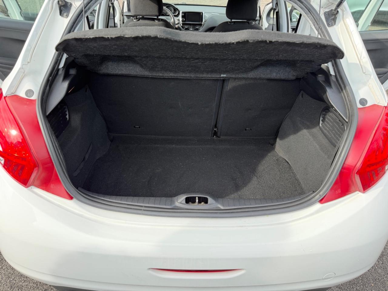Peugeot 208 1.4 HDi 68 CV 5 porte Allure