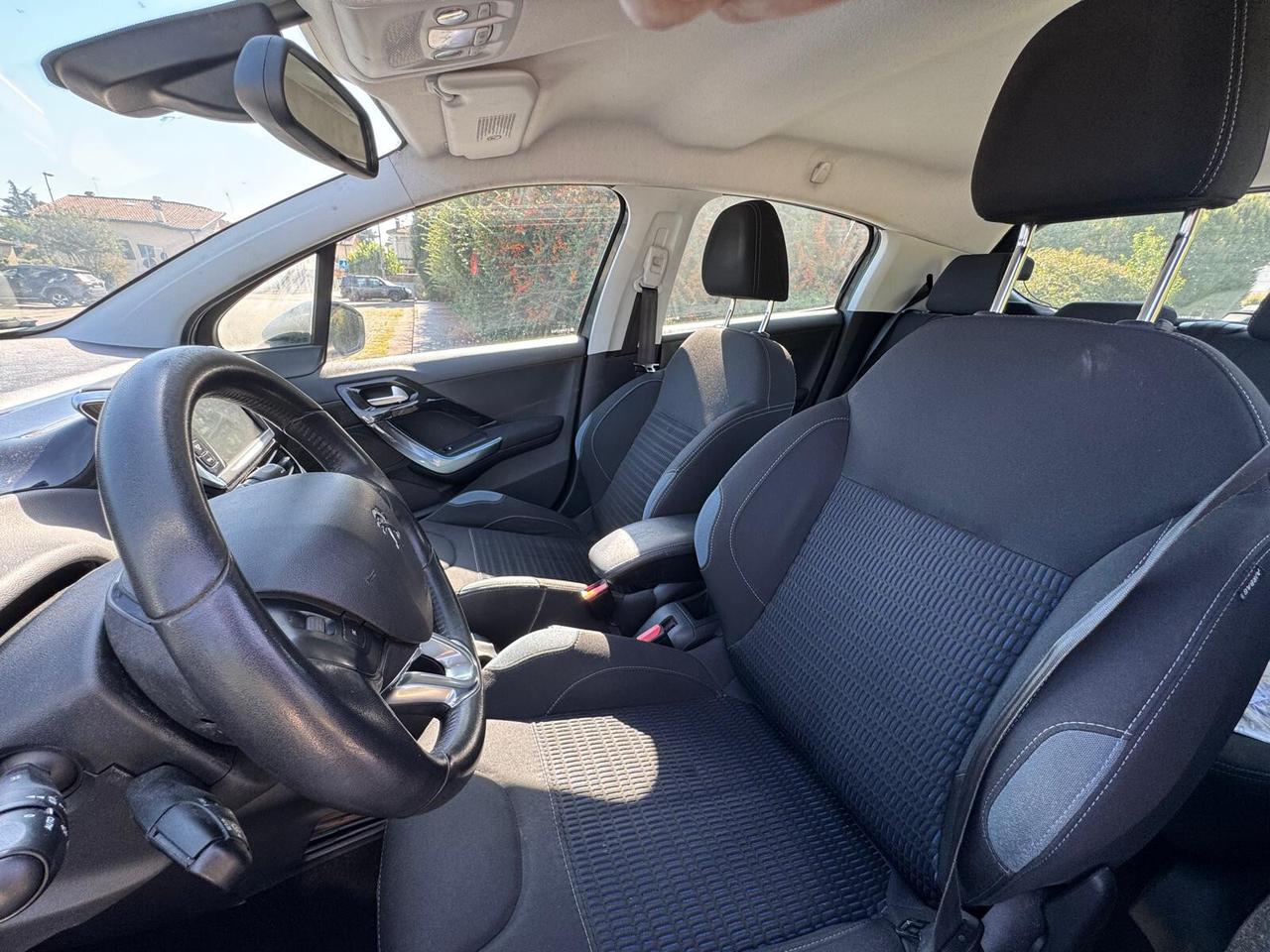 PEUGEOT 208 1.4 HDi 68 CV 5 Porte Allure – NAVIGATORE – 121.000 KM