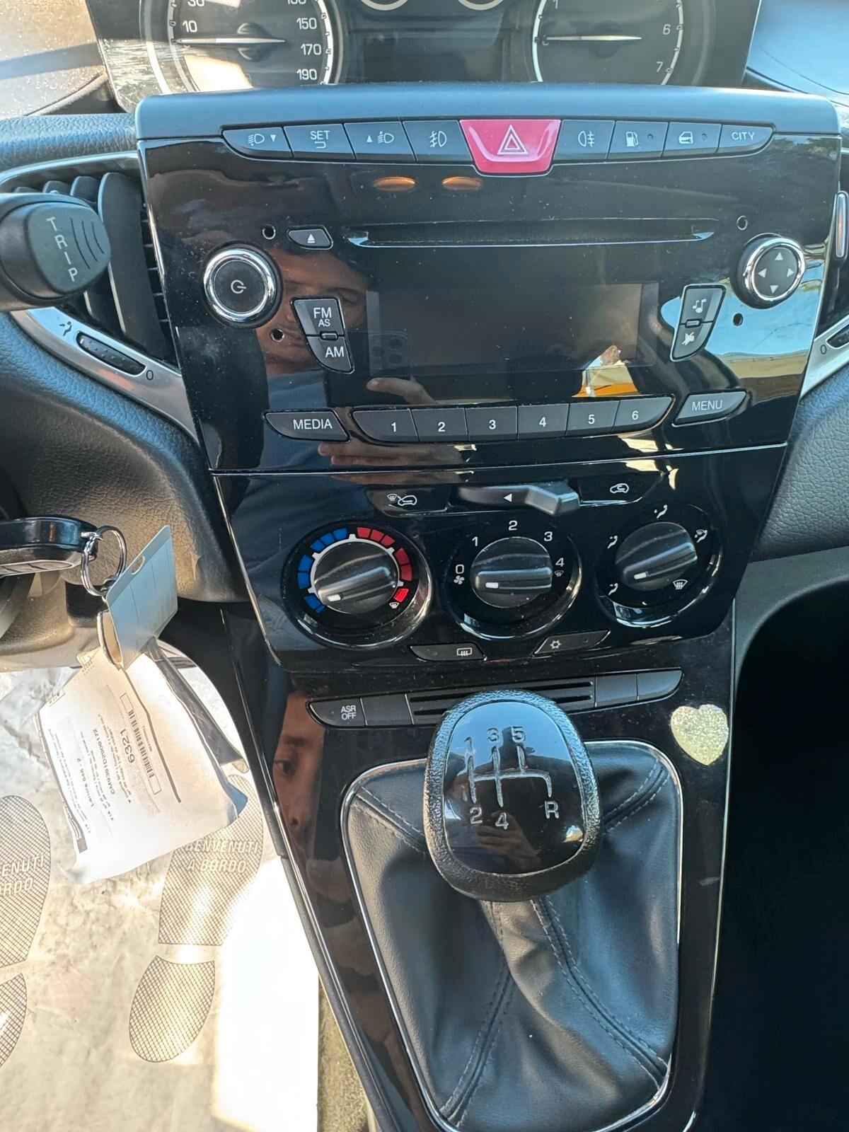 Lancia Ypsilon 1.2 69 CV 5 porte GPL Ecochic Gold