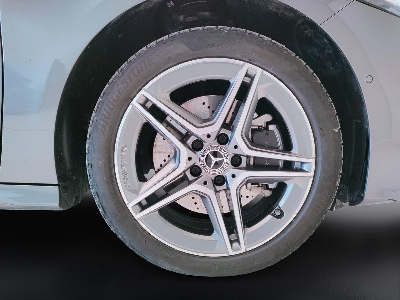 Mercedes-Benz A 250 e con tecnologia ibrida EQ